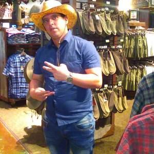 Meet your Posher, Yoan